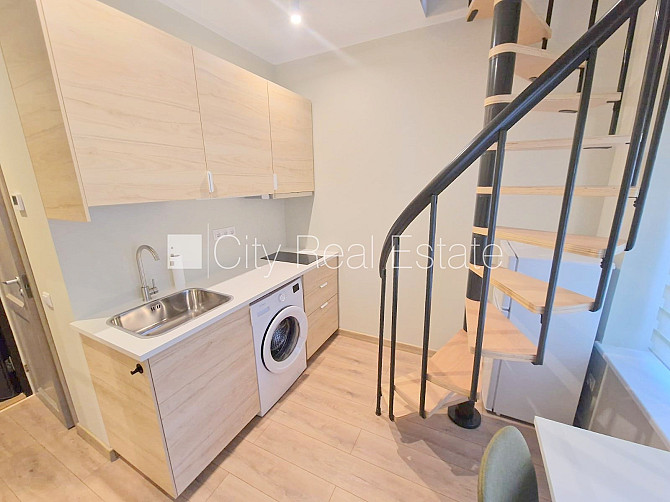 Земля в собственности, фасадный дом, место для машины, вход с улицы, лифт, лоджия 4 Рига - изображение 1