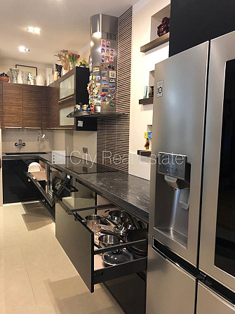 Новостройка, благоустроенная озеленённая территория, закрытый двор, возможность Рига - изображение 13