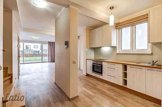 izīrē no 01.05.2026 māju privātmāju ciematā Piņkos. Māja ir bez mēbelēm, bet ar iebūvētu virtuves ie Rīgas rajons