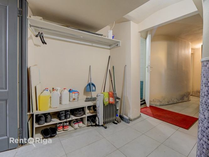 Pārdod mākslinieku darbnīcas telpas jūgendstila ēkā.  Īpašuma priekšrocības: +Lieliska Rīga - foto 8