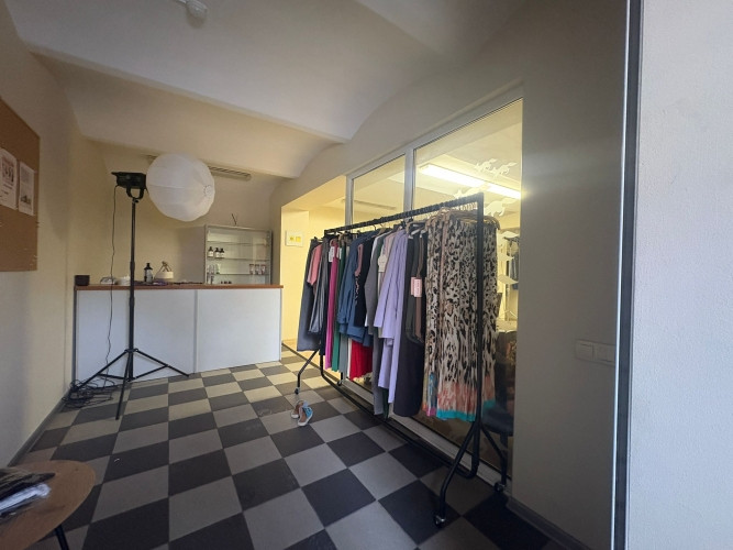 Pieejamas tirdzniecības telpas Klusajā centrā, Antonijas ielā 4.  Kopējā platība  80 m, Rīga - foto 4