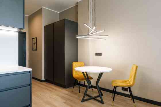 Предлагается стильная и уютная однокомнатная квартира в центре Риги, сочетающая Rīga