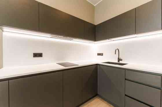 Предлагается стильная и уютная однокомнатная квартира в центре Риги, сочетающая Rīga