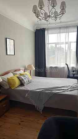 Новостройка, благоустроенный озеленённый двор, въездные ворота оснащены Jūrmala