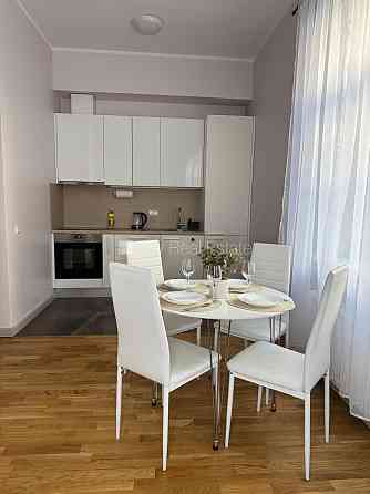 Реновированный дом, студио, кухня объединена с гостинной, покрашенные стены, Rīga