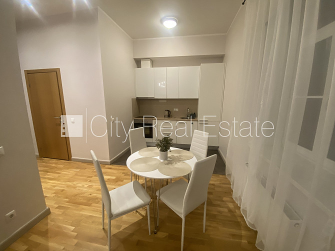 Renovēta māja, studio tipa, virtuve apvienota ar viesistabu, krāsotas sienas, jauna santehnika, Rīga - foto 12