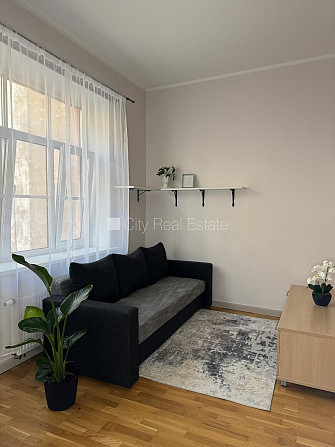 Renovēta māja, studio tipa, virtuve apvienota ar viesistabu, krāsotas sienas, jauna santehnika, Rīga - foto 10