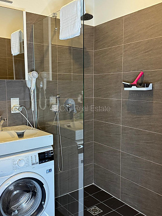 Renovēta māja, studio tipa, virtuve apvienota ar viesistabu, krāsotas sienas, jauna santehnika, Rīga - foto 13