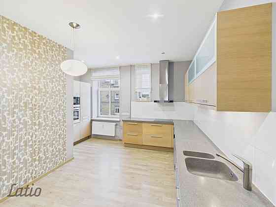 Elegants 4-istabu dzīvoklis Rīgas centrā  pirmskara mūra namā, Ģertrūdes ielā

Pārdošanā gaišs un pl Рига