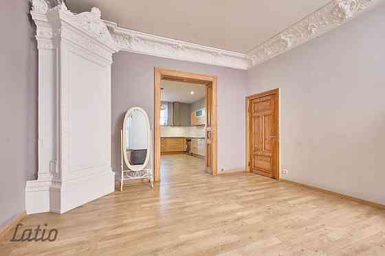 Elegants 4-istabu dzīvoklis Rīgas centrā  pirmskara mūra namā, Ģertrūdes ielā

Pārdošanā gaišs un pl Rīga