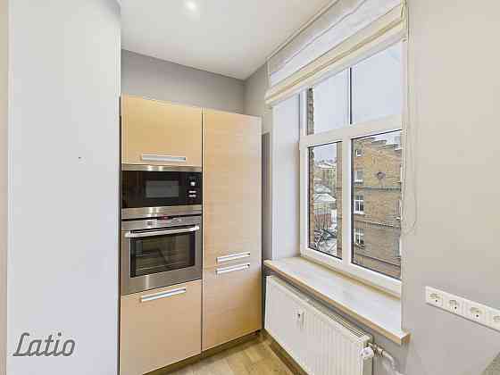 Elegants 4-istabu dzīvoklis Rīgas centrā  pirmskara mūra namā, Ģertrūdes ielā

Pārdošanā gaišs un pl Рига