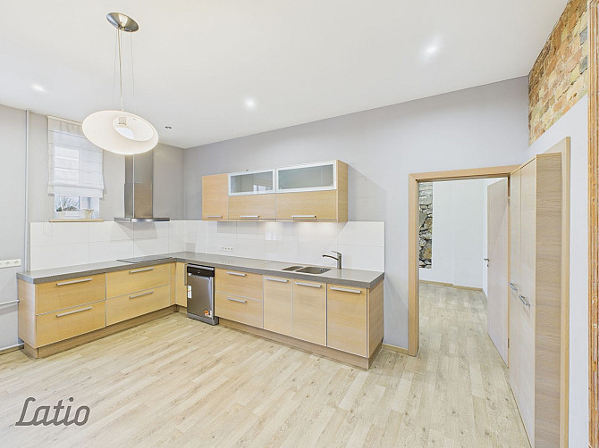 Elegants 4-istabu dzīvoklis Rīgas centrā  pirmskara mūra namā, Ģertrūdes ielā

Pārdošanā gaišs un pl Рига - изображение 2