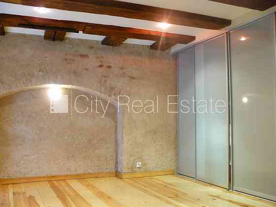 Фасадный дом, реставрированный дом, закрытый двор, лифт, лестничная клетка после Рига