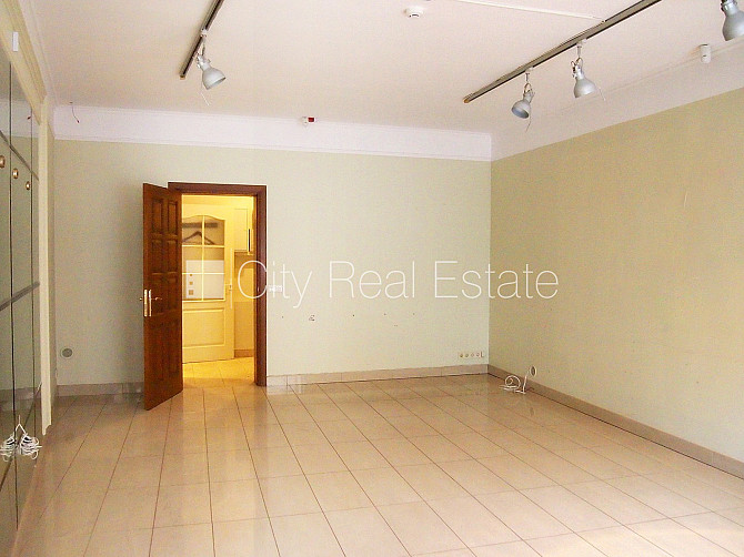 Zeme īpašumā, fasādes māja, renovēta māja, slēgts pagalms, ir lifts, kāpņu telpa pēc Rīga - foto 5