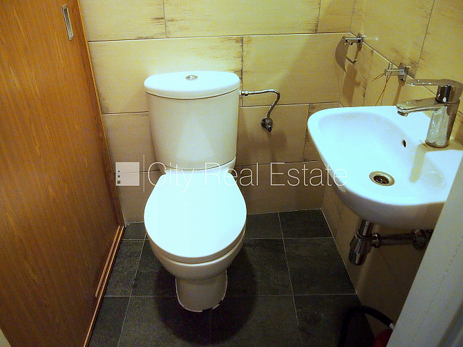 Zeme īpašumā, fasādes māja, renovēta māja, slēgts pagalms, ir lifts, kāpņu telpa pēc Rīga - foto 6