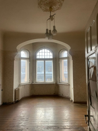 Tiek pārdots elegants dzīvoklis pilnībā renovētā vēsturiskā ēkā. Logi vērsti uz Rīga - foto 9