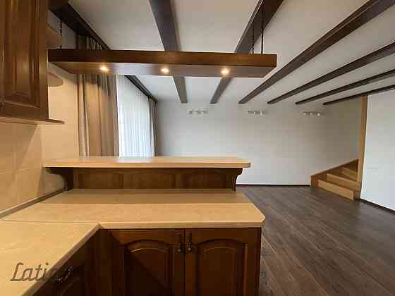 Pārdošanā plašs un kvalitatīvs 5-istabu divstāvu dzīvoklis Valmierā, Viestura laukumā
Piedāvājumā el Valmiera un Valmieras novads