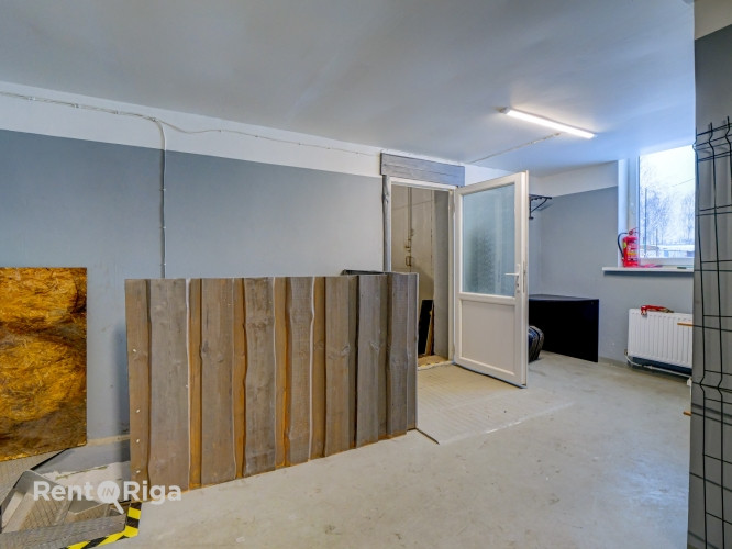 Tiek nomāta multi funkcionāla ēka 300 m Ir vieta ērtai auto novietošanai un piebraukšanai. Rīga - foto 9