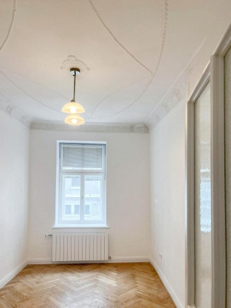 Izīrē izsmalcinātu 4-istabu dzīvokli uz klusās Akas ielas, starp Ģertrūdes un Lāčplēša Rīga - foto 3