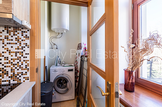 Jaunceltne, fasādes māja, zaļā teritorija, pazemes autostāvvieta, ieeja no ielas, apzaļumota Jūrmala - foto 13