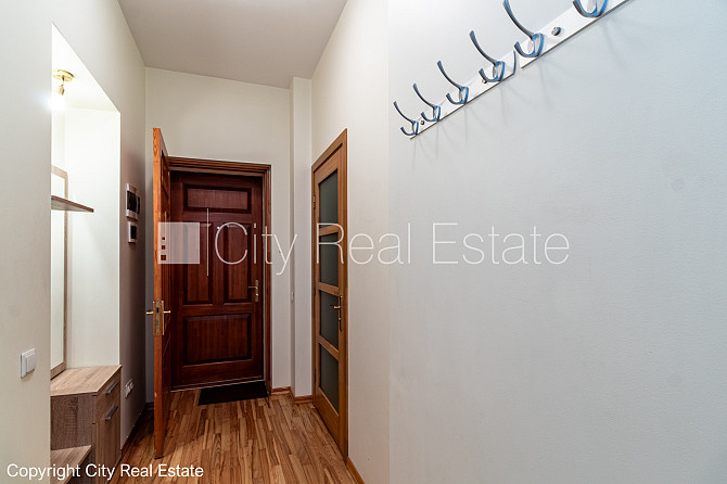 Jaunceltne, fasādes māja, zaļā teritorija, pazemes autostāvvieta, ieeja no ielas, apzaļumota Jūrmala - foto 18