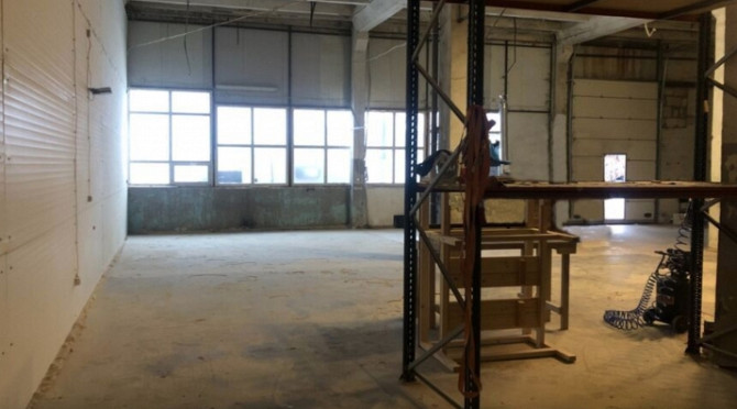 Iznomā telpas ražotnei/noliktavai.  Betona grīga, 1. stāvs (īpašnieks ielies jaunas grīdas Rīga - foto 1