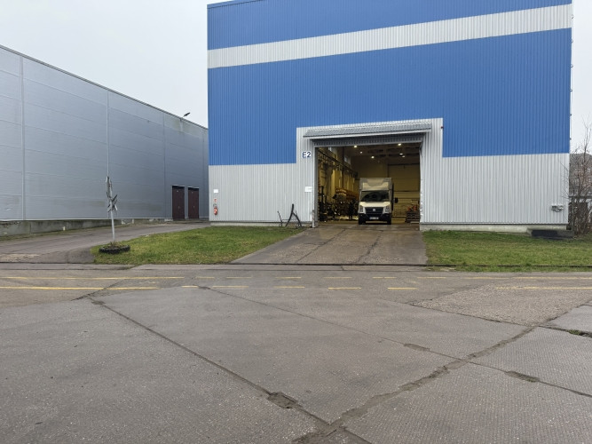 Nolikta BEZ apkures ar telferi (5t) ostas terminālī Port Magnat  funkcionalitāte, drošība un Rīga - foto 5