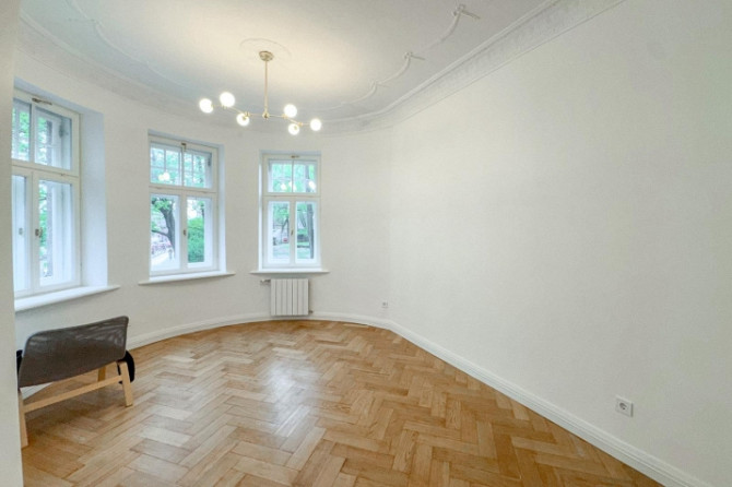 Izīrē izsmalcinātu 4-istabu dzīvokli uz klusās Akas ielas, starp Ģertrūdes un Lāčplēša Rīga - foto 2