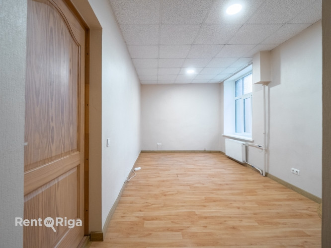Sakopta ēka un klusi, kvalitatīvi biroji pašā Rīgas centrā Dzirnavu ielā.  + Skats uz ielas Rīga - foto 1