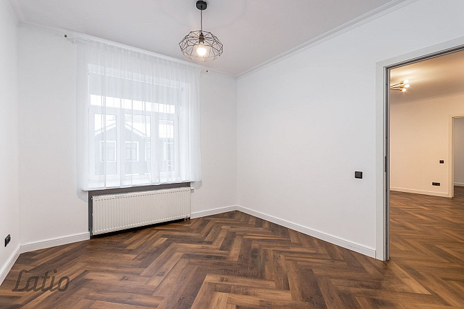 Pārdod gaumīgi atjaunotu, kompaktu trīsistabu dzīvokli renovētā ēkā Grīziņkalnā, klusajā Laboratorij Рига - изображение 5