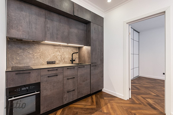 Pārdod gaumīgi atjaunotu, kompaktu trīsistabu dzīvokli renovētā ēkā Grīziņkalnā, klusajā Laboratorij Рига - изображение 2