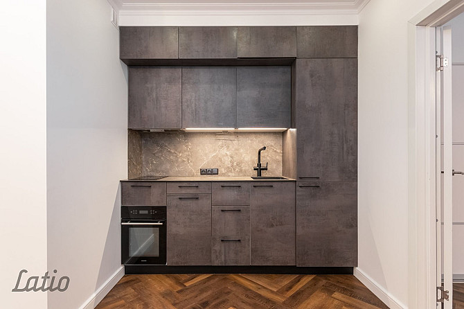 Pārdod gaumīgi atjaunotu, kompaktu trīsistabu dzīvokli renovētā ēkā Grīziņkalnā, klusajā Laboratorij Рига - изображение 3