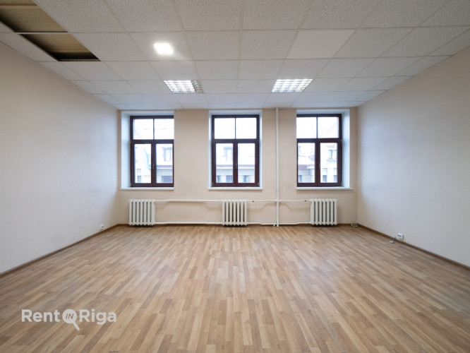 Kvalitatīvi biroji pašā Rīgas centrā, Dzirnavu ielā.  + Logi vērsti uz ielas pusi. + Katrā Rīga - foto 1
