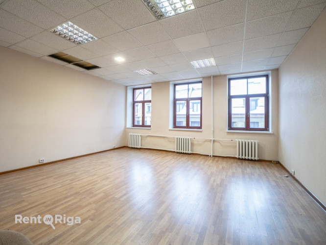 Kvalitatīvi biroji pašā Rīgas centrā, Dzirnavu ielā.  + Logi vērsti uz ielas pusi. + Katrā Rīga - foto 2