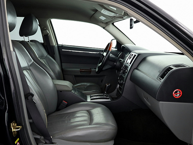 Chrysler 300 C Luxury 5.7 V8 HEMI 250kW Tallina - foto 6