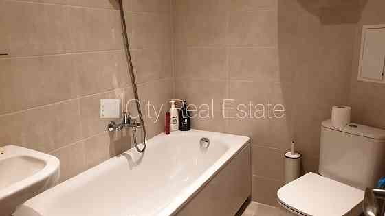 Новостройка, фасадный дом, благоустроенный озеленённый двор, подземная стоянка, Jūrmala