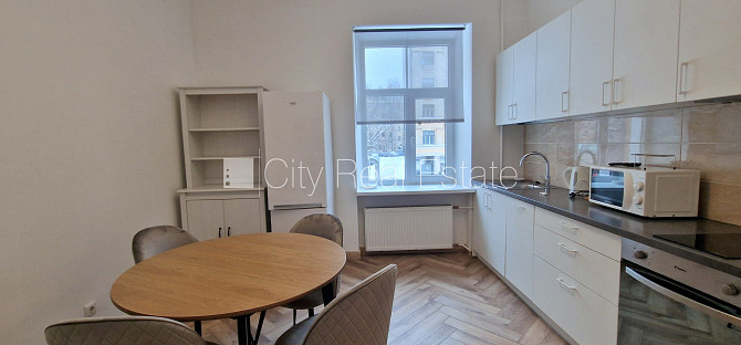 Новостройка, фасадный дом, благоустроенный озеленённый двор, подземная стоянка, Юрмала - изображение 12