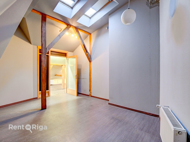Iznomā ofisa telpas Āgenskalnā skaistā pirmskara ēkā.   +Pagalmā un uz ielas bezmaksas auto Rīga - foto 7