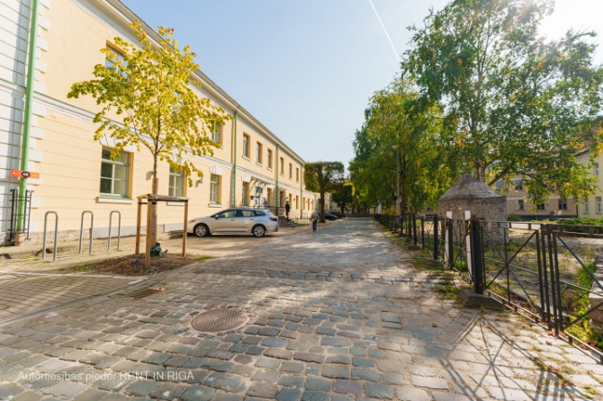 Office premises near Kronvalda Park, in a renovated building.  The owner of the premises will carry  Рига - изображение 1