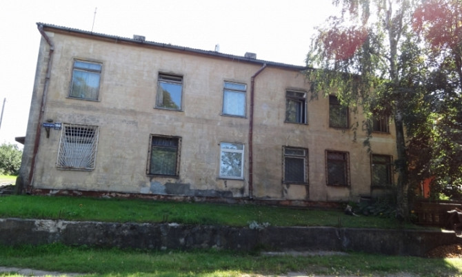 Pārdod renovējamu 2-stāvīgu, koka-mūra ēku ar zemi.  Ēkas pirmajā stāvā atrodas Rīga - foto 2