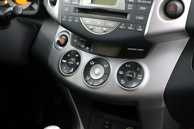 Toyota RAV4 Luxury 4x4 2.2 D-CAT 130kW Tallina - foto 8