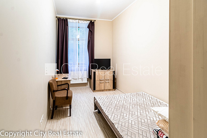 Fasādes māja, renovēta māja, fasāde ar dekoratīvo apmetumu, slēgts pagalms, ieeja no ielas Rīga - foto 5