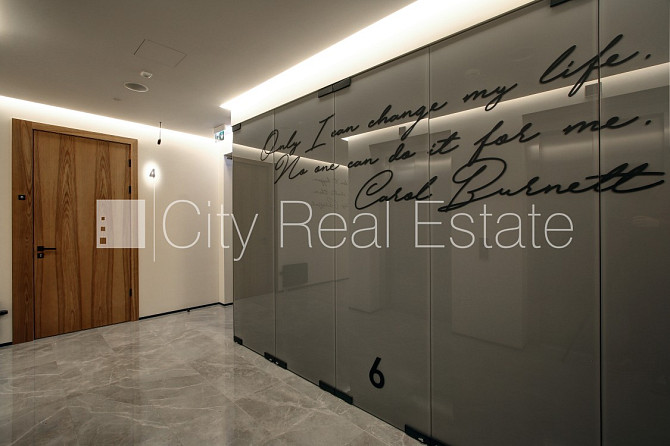 Реновированный дом, благоустроенная озеленённая территория, подъездная дорога Рига - изображение 17