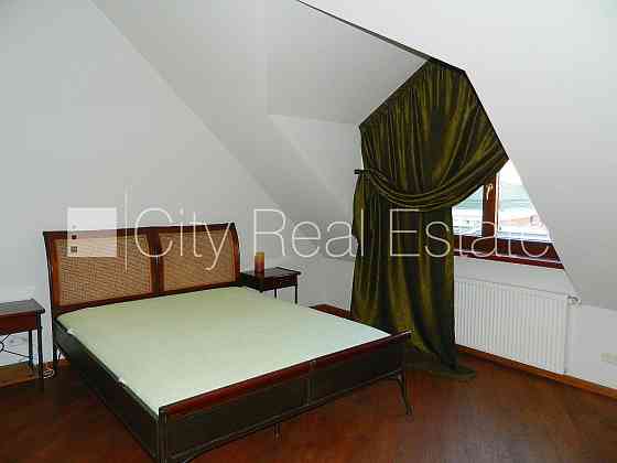 Количество квартир в здании 4 шт., зеленая территория, бесплатная стоянка во Рига