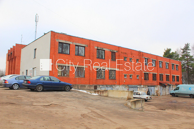 Fasādes māja, renovēta māja, ieeja no ielas, kāpņu telpa pēc kosmētiskā remonta, logi Rīga - foto 12