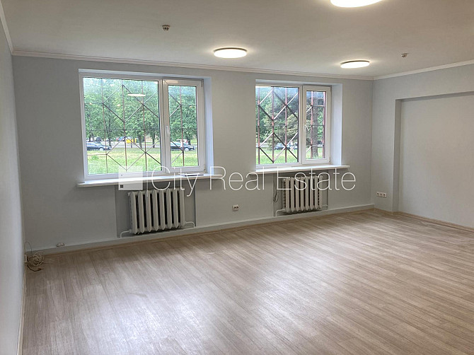 Fasādes māja, renovēta māja, ieeja no ielas, kāpņu telpa pēc kosmētiskā remonta, logi Rīga - foto 3