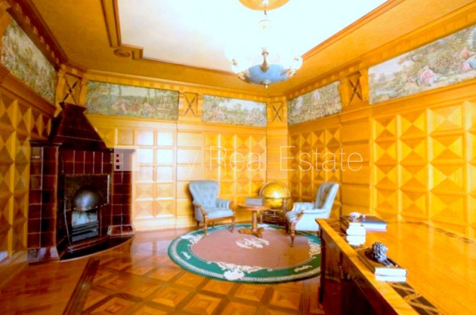 Фасадный дом, закрытый двор, место для машины, вход с улицы, лифт, лестничная Рига - изображение 18