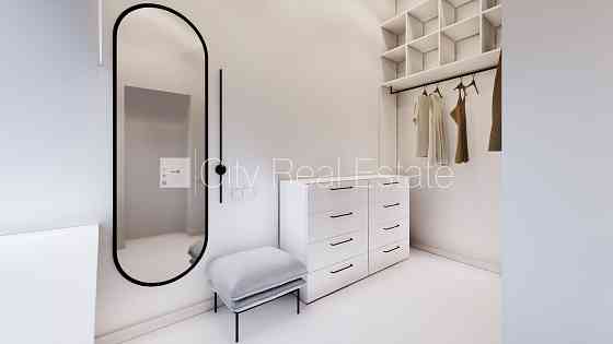 Фасадный дом, возможность аренды парковки, вход с улицы, лестничная клетка после Рига