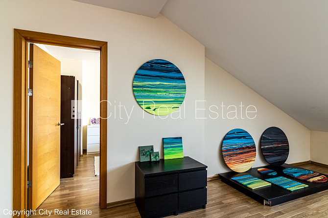 Частный дом, благоустроенная озеленённая территория 1527 м2, въездные ворота Юрмала - изображение 13