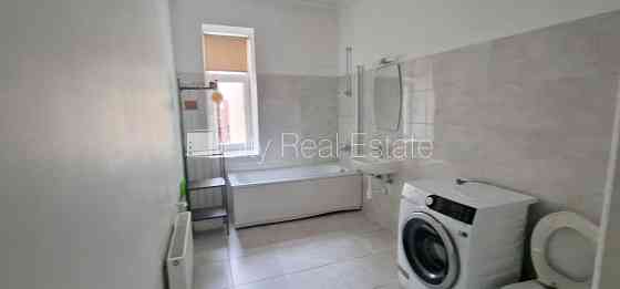 Фасадный дом, реновированный дом, закрытый двор, лестничная клетка после Rīga